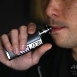 電子たばこは、「喫煙関連の病気を減らす」反面、「若者の喫煙開始を助長する」可能性