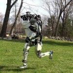 ロボットが2本足で野外を走る!