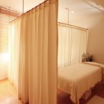 病院の間仕切りカーテンが危険な細菌の温床に?
