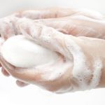 お風呂で石鹸を使うべきではない理由